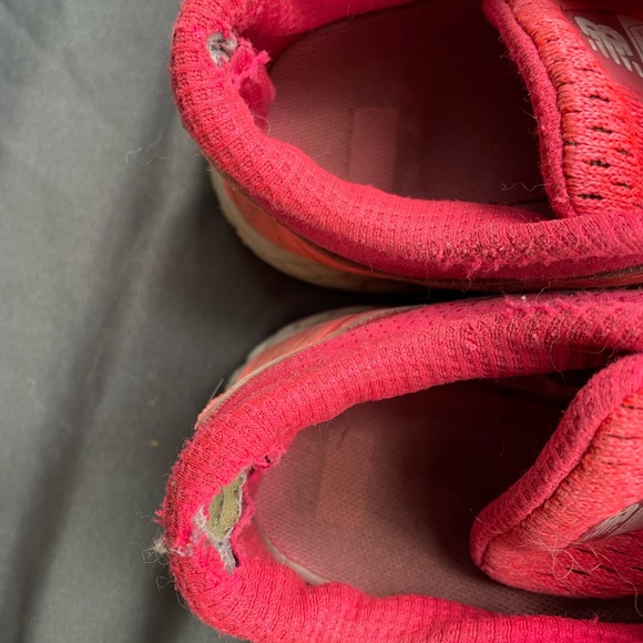 New Balance size 1 running shoes in hot pink - Picture 3 of 4